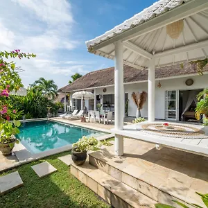 https://villa-moana-poe.ubudhotelsnow.com