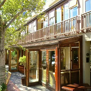 https://ikhaya-lodge-conference-centre.hotels-capetown.com